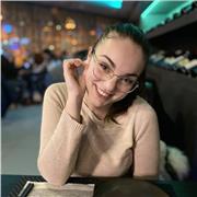 Laureanda in lingue e letterature straniere, impartisce lezioni di inglese online a chi abbia difficoltà nella materia (elementari/medie/superiori). Prezzi modici ed orari flessibili